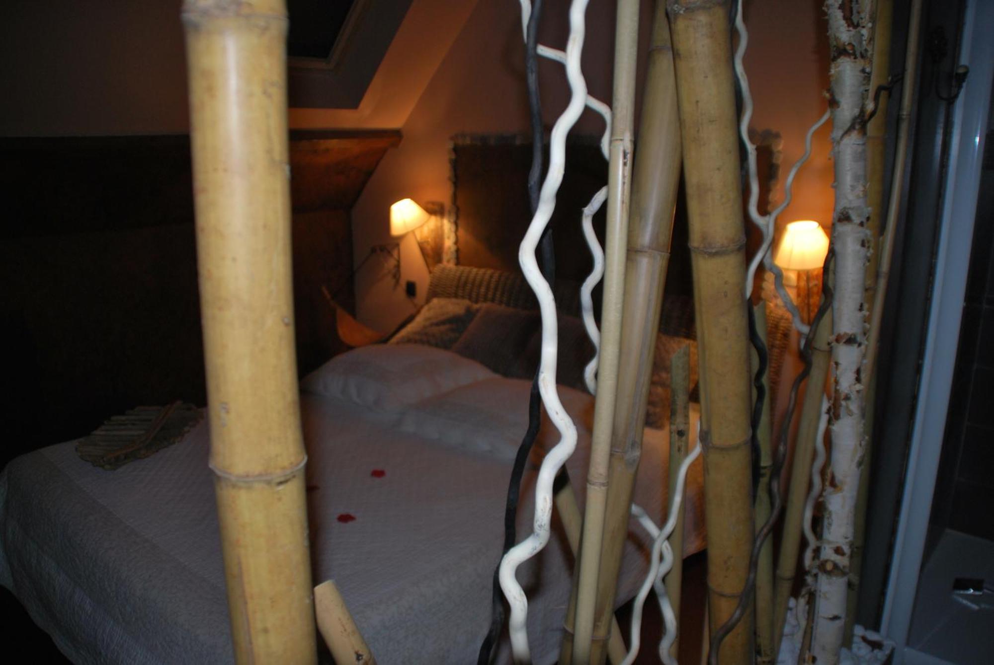 Chambres D Hotes ,Hotel ,Secret D'Une Nuit A Vicq Pres De Onnaing,Avec Piscine Room photo